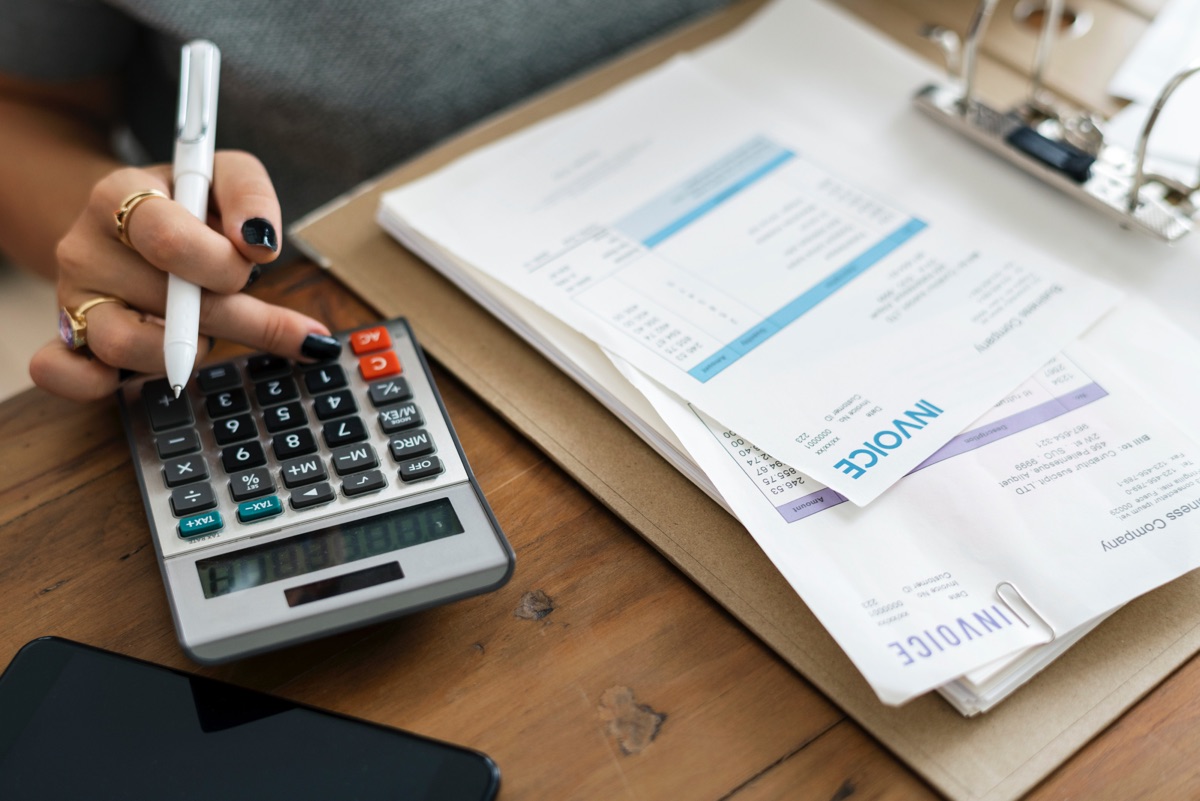 Calculating bills and invoices for aged receivables