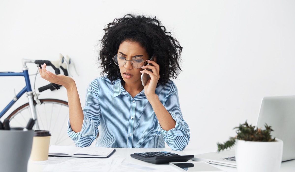 Woman calling a client about an overdue invoice.