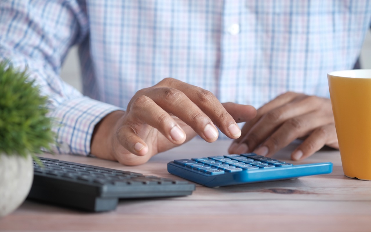 An accountant calculating taxes