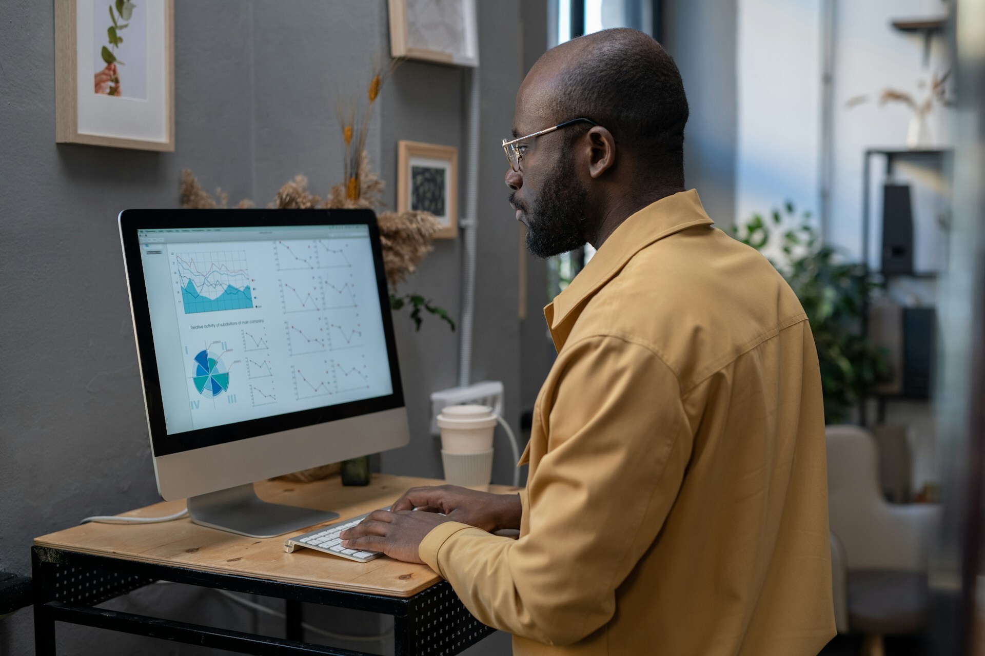 The Growth Hacking Toolkit: Essential Metrics and Experiments for Small Businesses